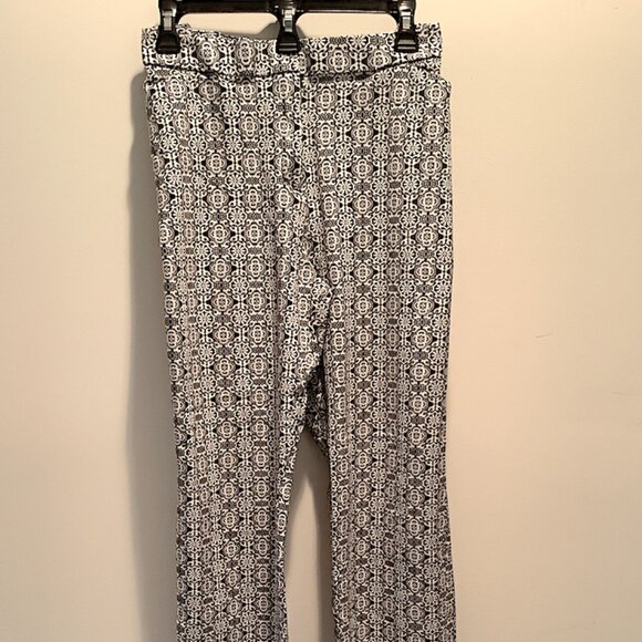Chicos - 4 pocket Black & White lightweight cotton blend crop pant, size 2.5R - Picture 1 of 5